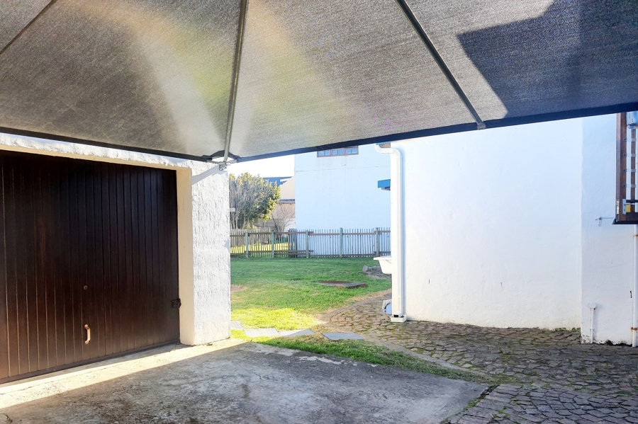 4 Bedroom Property for Sale in Boggomsbaai Western Cape